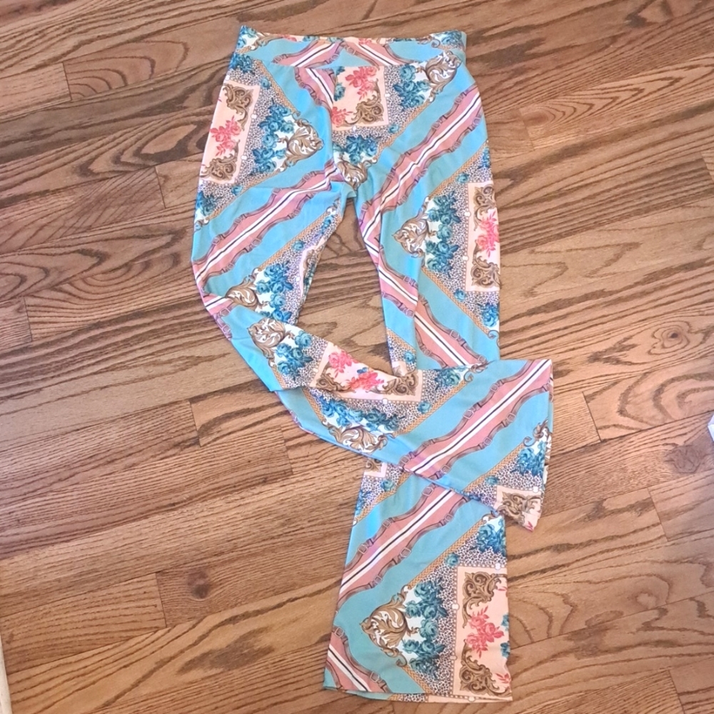 GUESS Flare Pants - Picture 2 of 4